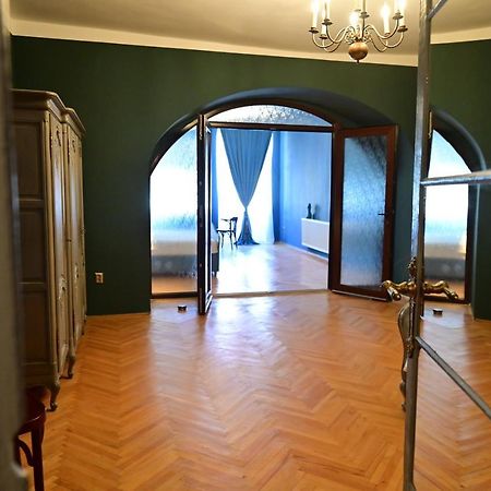 Lovely 2 Bedroom Apartment In Historic City Center Sibiu Luaran gambar