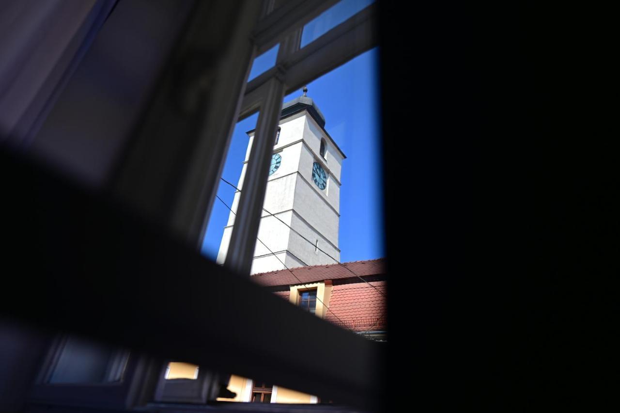 Lovely 2 Bedroom Apartment In Historic City Center Sibiu Luaran gambar