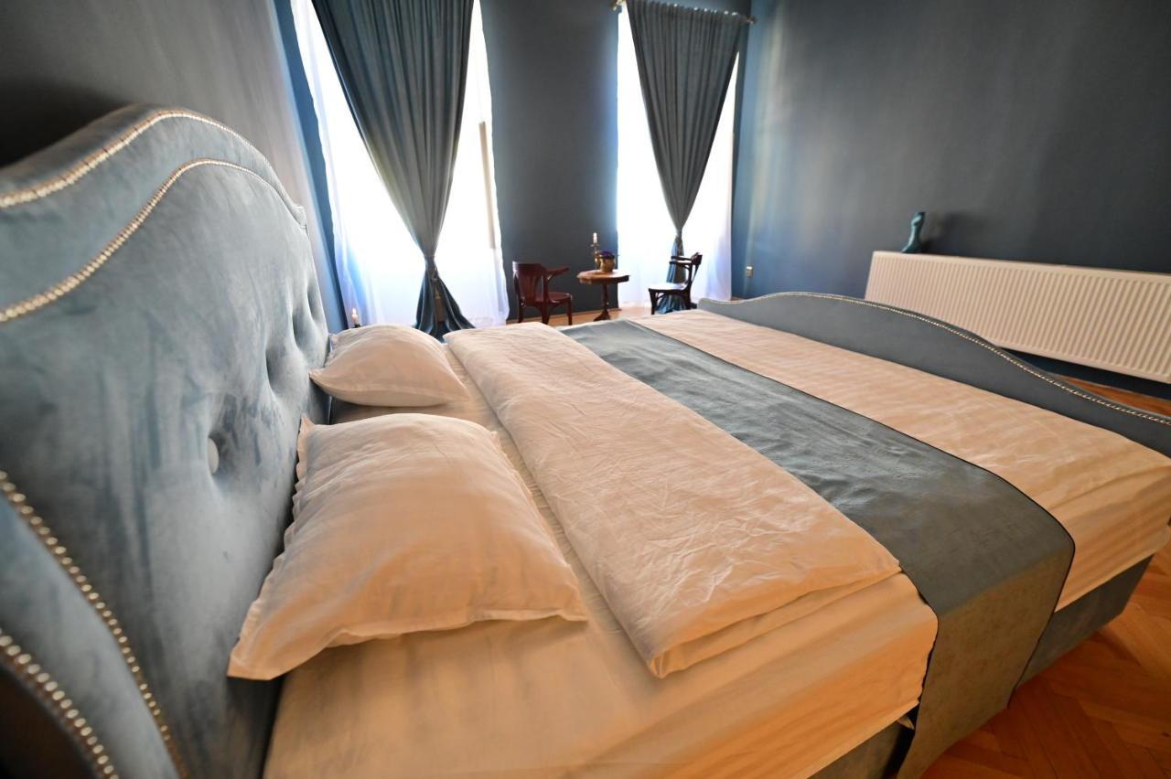 Lovely 2 Bedroom Apartment In Historic City Center Sibiu Luaran gambar