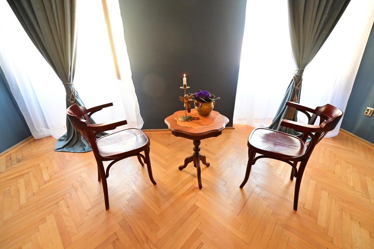 Lovely 2 Bedroom Apartment In Historic City Center Sibiu Luaran gambar