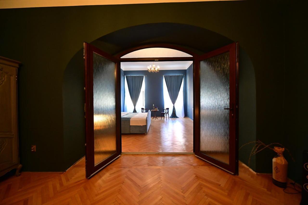 Lovely 2 Bedroom Apartment In Historic City Center Sibiu Luaran gambar