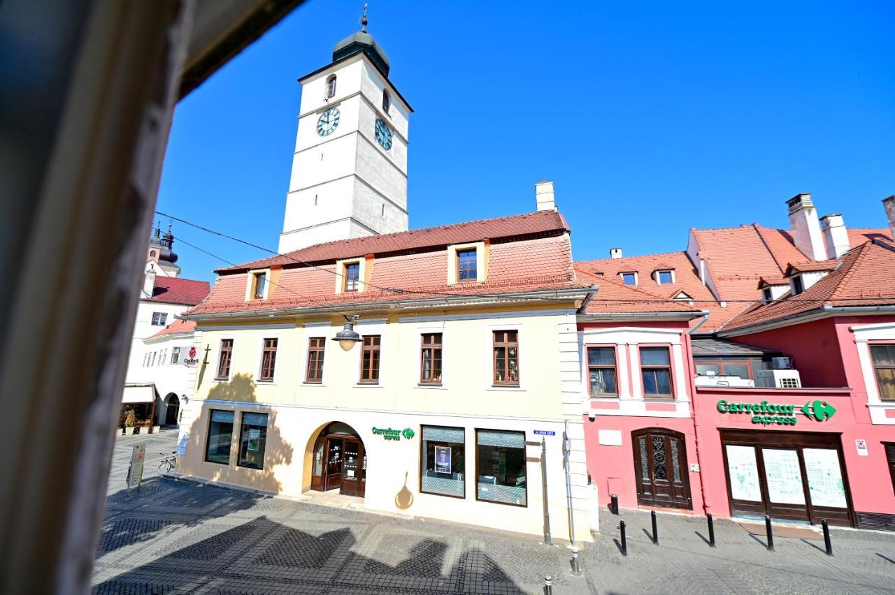 Lovely 2 Bedroom Apartment In Historic City Center Sibiu Luaran gambar