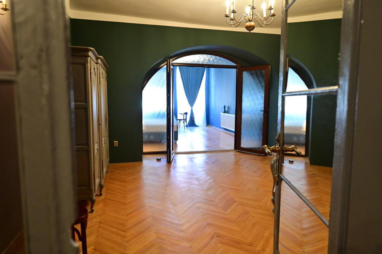 Lovely 2 Bedroom Apartment In Historic City Center Sibiu Luaran gambar